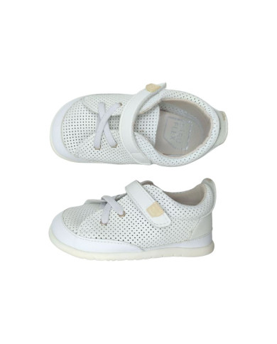 Deportiva Microperforada Piruflex elástico y velcro blanca